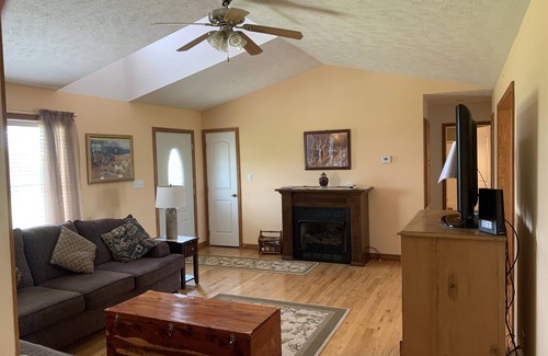 Compton House | Cozy house in Compton, AR