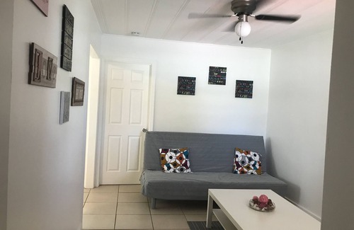 Pompano Beach House | Cozy house in Pompano. 4 miles from beach.