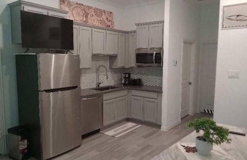 Richmond House | Cozy House in Richmond, Modern Amenities, Pet-Friendly, Community Pool and Gym!