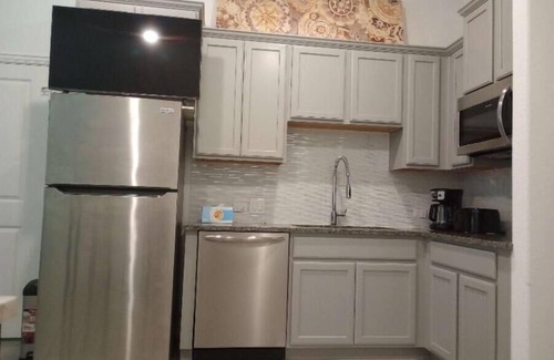 Richmond House | Cozy House in Richmond, Modern Amenities, Pet-Friendly, Community Pool and Gym!