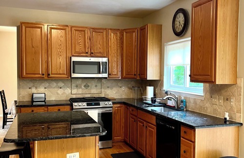 Farmington Hills House | Cozy House in Farmington Hills, MI