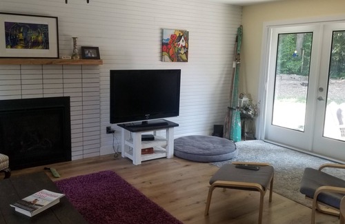 West Sechelt House | Cozy house located 5 minutes from beach and downtown Sechelt.
