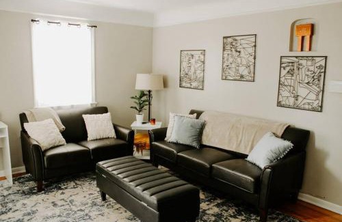 Cleveland Apartment | Cozy house near Lake Erie, 10 minutes to Downtown.
