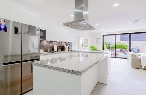 Malmok House | Cozy house next to the beach in Boca Catalina Aruba. Modern and Spacious.