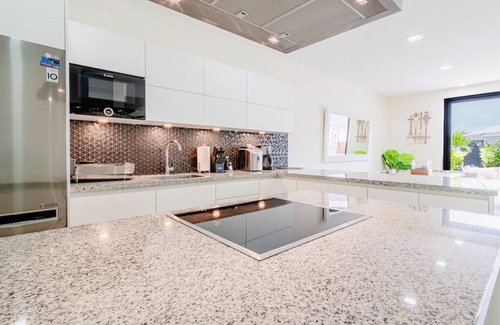 Malmok House | Cozy house next to the beach in Boca Catalina Aruba. Modern and Spacious.
