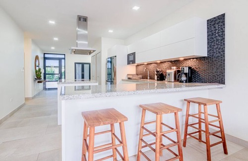 Malmok House | Cozy house next to the beach in Boca Catalina Aruba. Modern and Spacious.