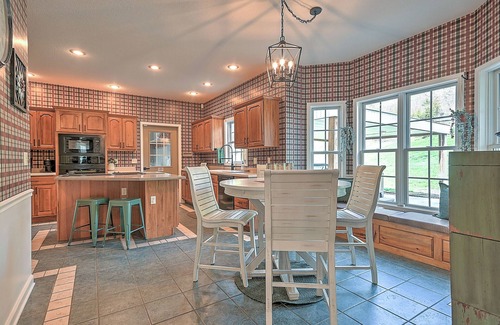 Bristol House | Cozy House On The Hill W/Hot Tub