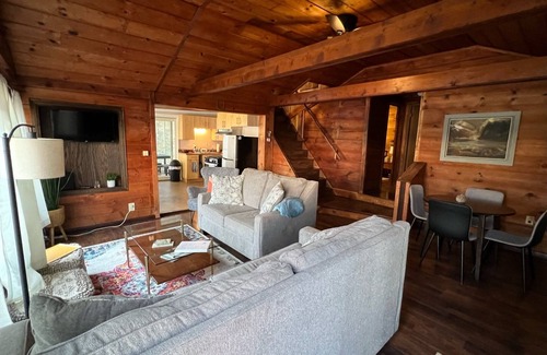 Three Rivers House | Cozy House on the Lake