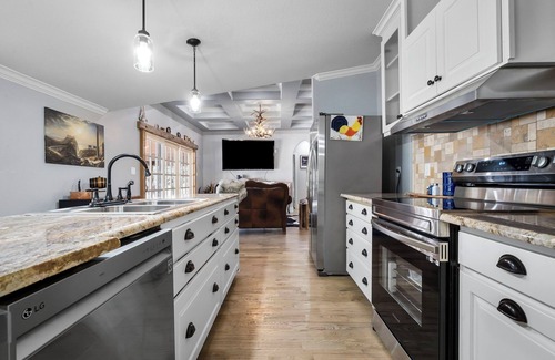 Granbury House | Cozy house secluded on 2.5 acres in the city of Granbury - close to everything!