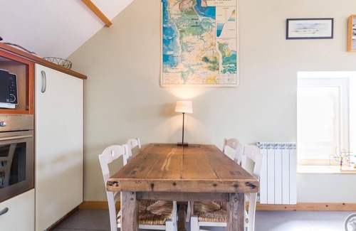 Regnezville-sur-Mer Apartment | Cozy house with garden and parking, pets allowed