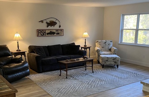 Clarkridge House | Cozy House with a short walk to Lake Norfork