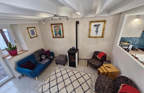 Jarnages House | Cozy House with Garden & Hot Tub
