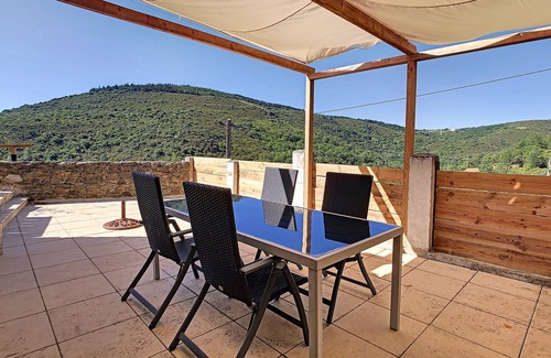La Liviniere House | Cozy house with panoramic views and shared pool