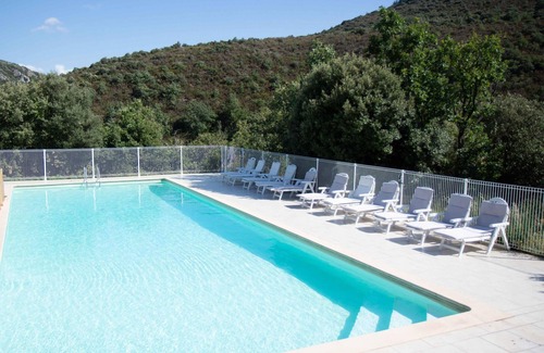 La Liviniere House | Cozy house with panoramic views and shared pool
