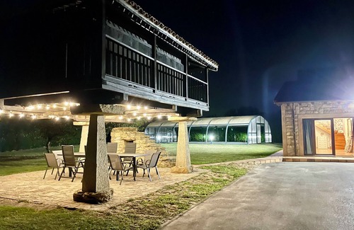 Riano House | Cozy House with Pool and Garden in the Heart of Asturias