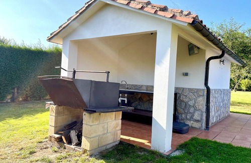 Riano House | Cozy House with Pool and Garden in the Heart of Asturias
