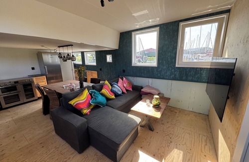 Andijk Boat Rental | "Cozy houseboat 'Anna' on the IJsselmeer - pure relaxation!"