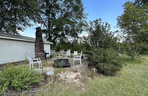 Clopton House | Cozy Hunting Lodging for Alabama's Black Belt close to your lease! Sleeps 3-5.