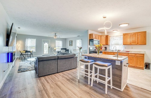 Speer House | Cozy Illinois Retreat w/Home Gym & River Views!