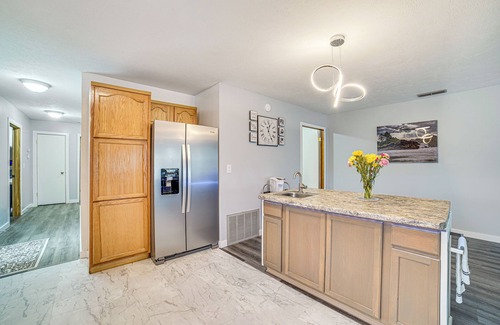 Speer House | Cozy Illinois Retreat w/Home Gym & River Views!