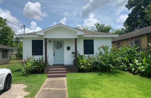 Northside House | Cozy Independence Heights Bungalow