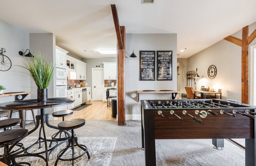 Greenville Downtown Apartment | Cozy Industrial 2-KING Bdrm S. Main Street Downtown Condo w/Foosball Table