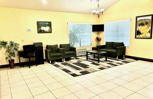 Centralia Hotel | Cozy Inn formerly Quality Inn