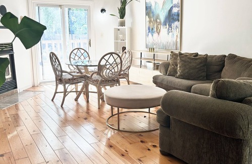 Alcona House | Cozy Innisfil Beach Cottage/Lakeview/Steps to the beach/Sleeps 5
