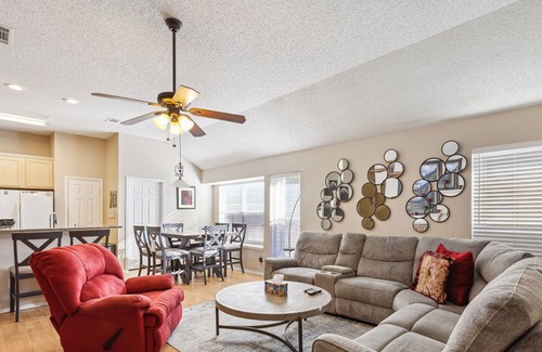 Southwest Arlington House | Cozy + Inviting 4BR Home in Arlington