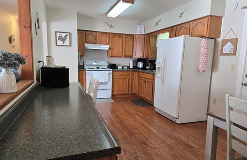 Lake City House | Cozy, inviting home in Lake City, FL. Minutes from town and close to rivers.