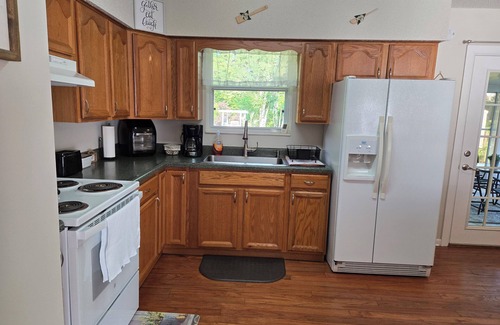 Lake City House | Cozy, inviting home in Lake City, FL. Minutes from town and close to rivers.