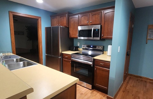 Holts Summit House | Cozy & inviting house in Holts Summit. 10 minutes from Jefferson City.
