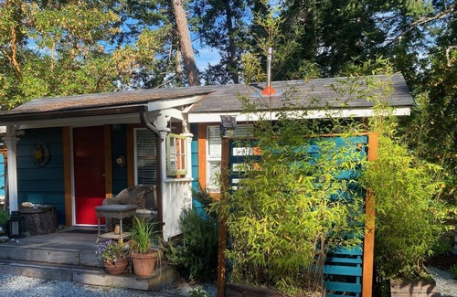 Long Harbour Bed & Breakfast | Cozy island getaway with ocean views