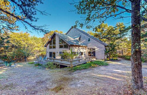 Edgartown House | Cozy Island Cabin