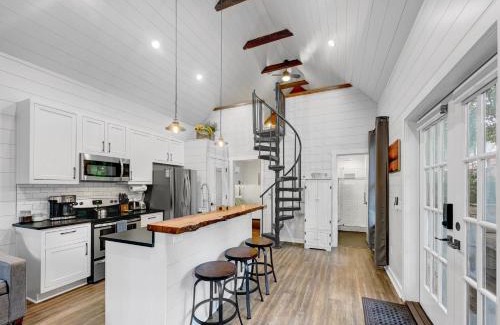 Charleston House | Cozy Island Cottage