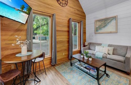 Charleston House | Cozy Island Cottage