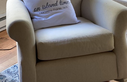 Burley Cottage | Cozy Island Cottage within a 5min walk to the beach
