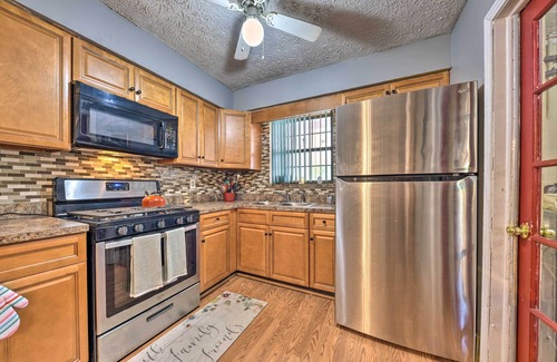 Northside House | Cozy Jacksonville Home w/Yard ~ 8 Mi to Dtwn