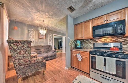 Northside House | Cozy Jacksonville Home w/Yard ~ 8 Mi to Dtwn