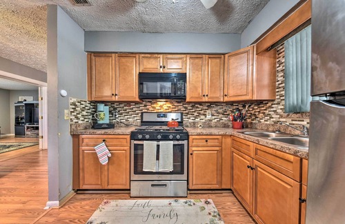 Northside House | Cozy Jacksonville Home w/Yard ~ 8 Mi to Dtwn