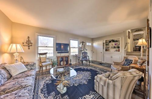 Gladstone House | Cozy Kansas City Home with Yard - 9 Mi to Dtwn!