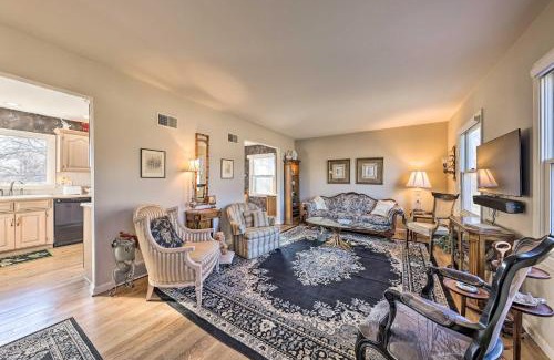 Gladstone House | Cozy Kansas City Home with Yard - 9 Mi to Dtwn!