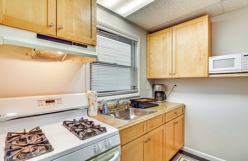 Keansburg Cottage | Cozy Keansburg Cottage: Walk to Beach & Boardwalk!