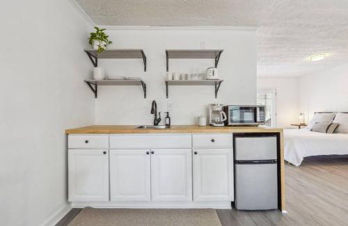 Kennesaw Apartment | Cozy Kennesaw Apartment Close to KSU with EV Plug In
