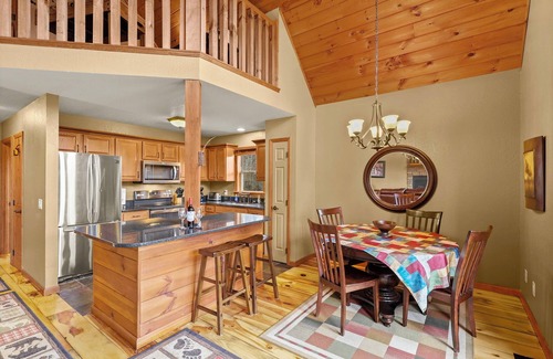 Banner Elk House | Cozy Kid&pet friendly renov. Cabin w. Hi Spd. WIFI, TV, Hot Tub, Grill, firepl.