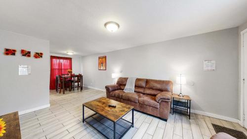 Dupont House | Cozy King Bed Hideaway Near Top Concerts & Sports