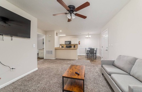 Columbus Apartment | Cozy King Bed Retreat – Near the Airport!