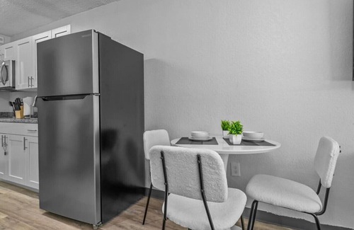 Highlands Apartment | Cozy King Bed Suite—Minutes to Downtown JAX!