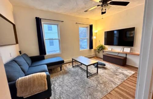 Quincy House | Cozy KING BED Suite in Greater Boston Area
