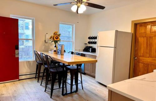 Quincy House | Cozy KING BED Suite in Greater Boston Area